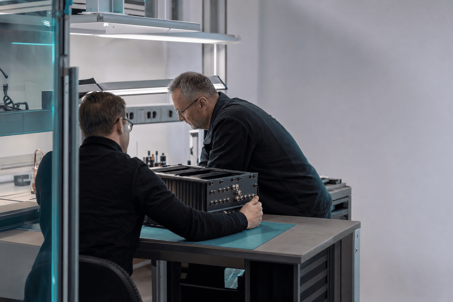KI in der Verteidigungsindustrie: TISAX, Prototypenschutz, souverän