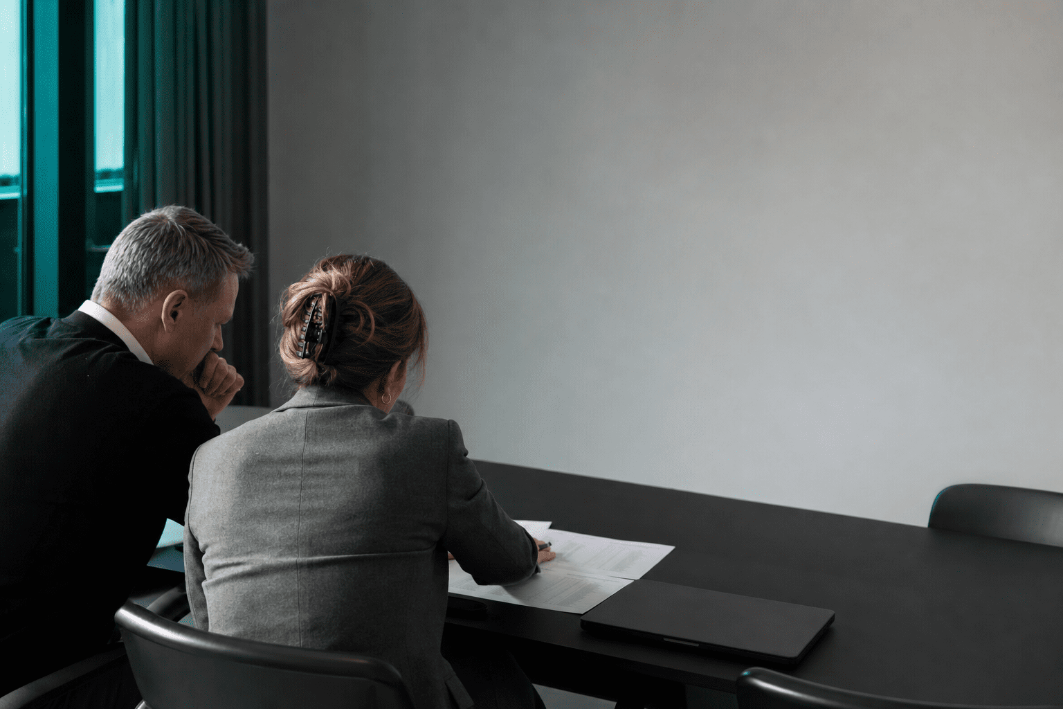 Schatten-KI im Unternehmen steuern: Inventur, Governance, Richtlinien